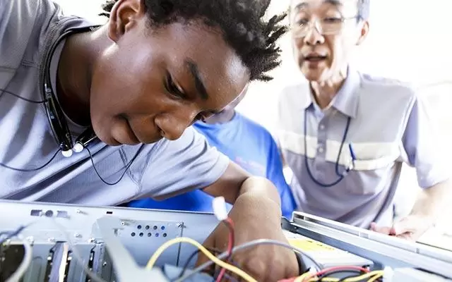 Empowering tech’s next generation at 2016 ESSENCE Festival 