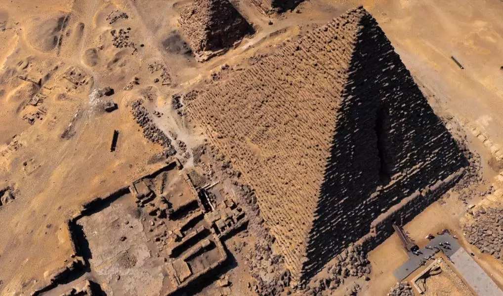 Introduction to the Giza Pyramids